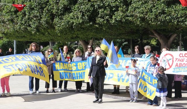Adana'da yaşayan Ukraynalılar, Rusya savaşının 4. yıl dönümünde buluştu
