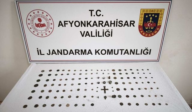 Afyonkarahisar'da evinde 133 sikke ve obje ele geçirilen şüpheli tutuklandı