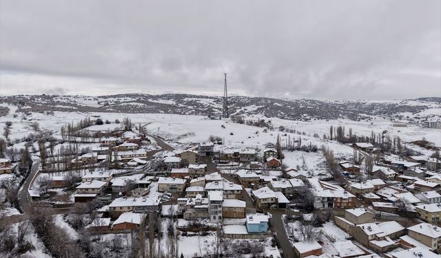 Afyonkarahisar'da kar etkili oluyor