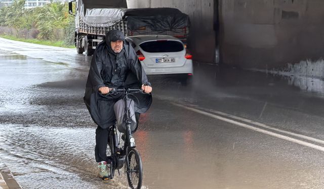 Alanya'da sağanak hayatı olumsuz etkiledi