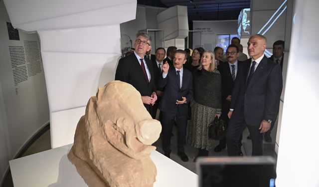 Almanya'da 'Toplumun Keşfi: Göbeklitepe, Taş Tepeler' sergisi açıldı