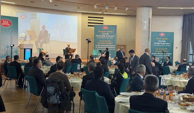 Almanya'da Türkler ve Almanlar birlikte iftar yaptı