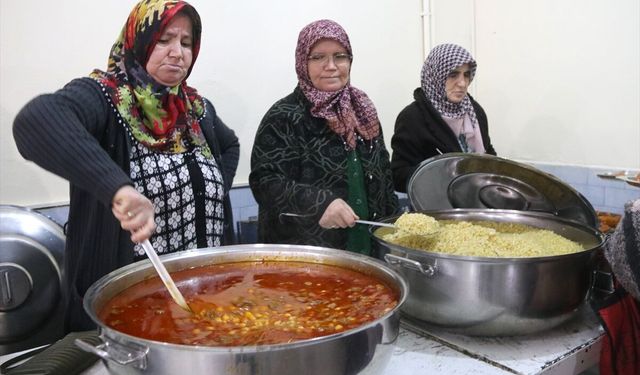 Amasya'da Boraboy köyü sakinleri iftarı evlerinde değil bir arada yapıyor