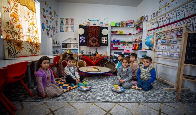 Ana sınıfı öğretmeninden minik öğrencilerine maketlerle uygulamalı eğitim