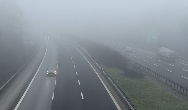 Anadolu Otoyolu ve D-100 kara yolunun Bolu Dağı kesiminde sis etkili oldu