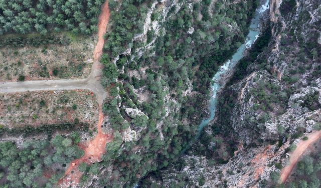 Antalya'daki Güver Şelalesi yağışlarla yeniden canlandı