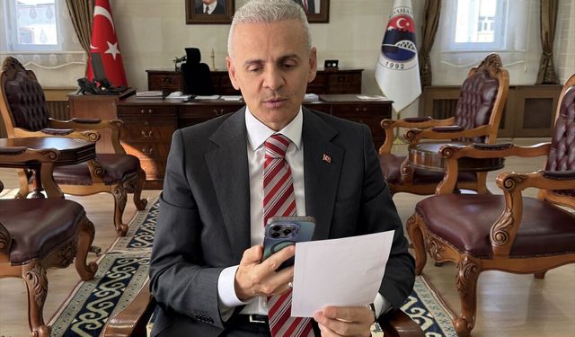 Ardahan Valisi Çiçekli, bebek sahibi aileleri tek tek arayıp tebrik ediyor