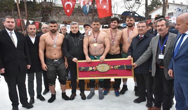 Artvin'de 29. Kar Üstü Karakucak Güreşleri yapıldı