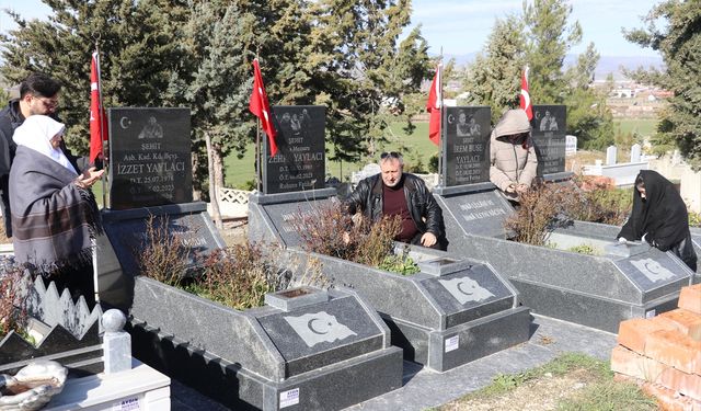 Asrın felaketinde kaybettiği 4 yakınının acısını ilk günkü gibi yaşıyor