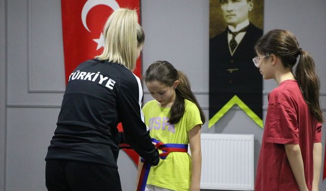 Avrupa şampiyonu tekvandocu Gülsena'nın yeni hedefi kürsüye öğrencilerini taşımak