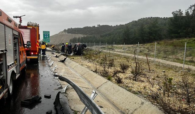 Aydın'da bariyerlere çarpan otomobildeki karı koca öldü