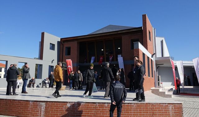 Ayvalık'ta KKTC Kurucu Cumhurbaşkanı Rauf Denktaş'ın adına kültür merkezi açıldı