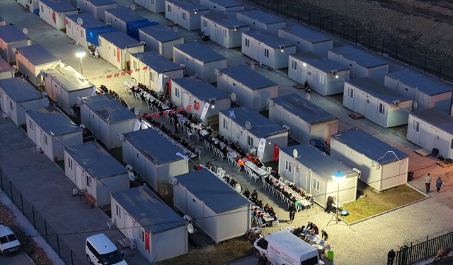 Balıkesir'de depremzedeler için iftar programı düzenlendi