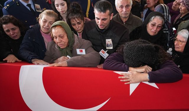 Balıkesir'de F-16 uçağının kaza kırıma uğraması sonucu şehit olan pilot İzmir'de defnedildi