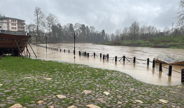 Bartın'da sağanak taşkına neden oldu