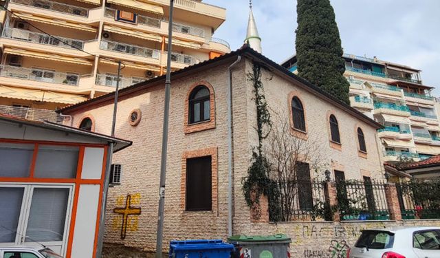 Batı Trakyalı Türklerden, Hürriyet Camisi'ne çizilen haç işaretine kınama