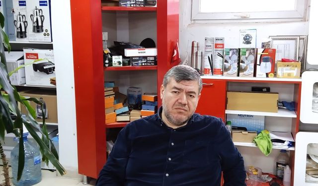 Batman'da sahibinden kaçan ineklerin bir iş yerine girmesi kamerada