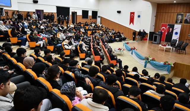 Batman'da üniversite öğrencilerine yönelik 'Siber Güvenlik Farkındalık Paneli' düzenlendi