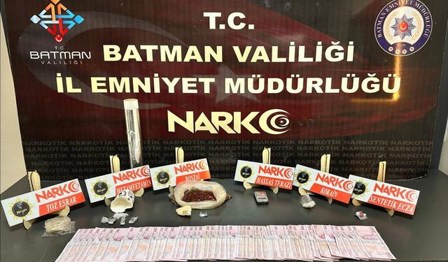 Batman'da uyuşturucu operasyonunda yakalanan 5 zanlı tutuklandı