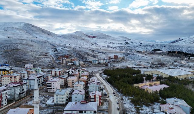 Bayburt'ta kar yağışı etkili oldu