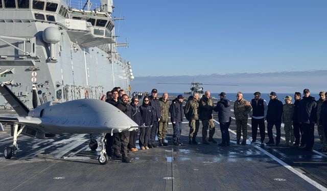 Bayraktar TB3 SİHA'nın NATO tatbikatında hedefi tam isabetle vurması NATO Komutanı'nın takdirini topladı