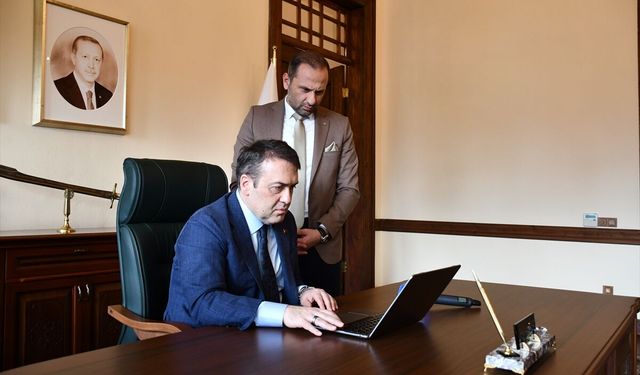 Bilecik Valisi Sözer, AA'nın 'Yılın Kareleri' oylamasına katıldı