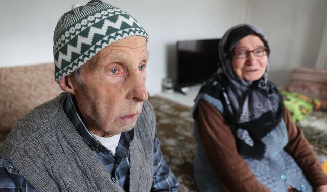 Bir yastıkta 70 yıl geçiren çift evlilikleriyle örnek oluyor