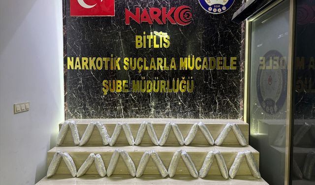 Bitlis'te iki araçta 17 kilo 500 gram uyuşturucu ele geçirildi