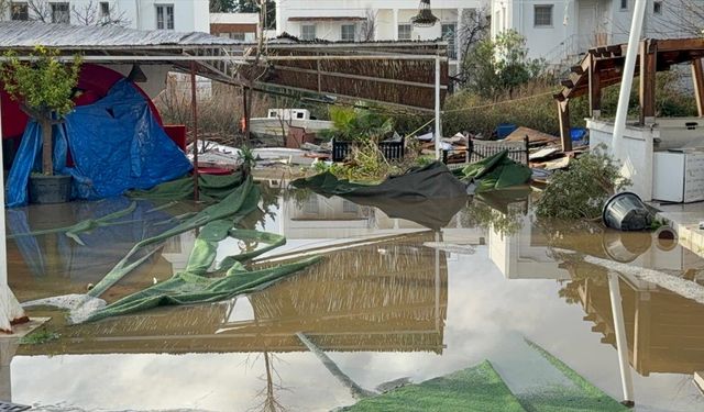 Bodrum ve Marmaris'te sağanağın ardından temizlik çalışması başlatıldı