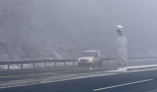 Bolu Dağı'nda sis etkili oluyor