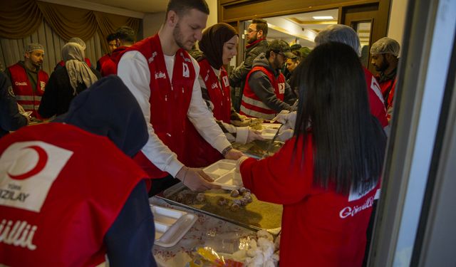 Bolu'da Filistinli öğrenciler Kızılayın iftarında buluştu