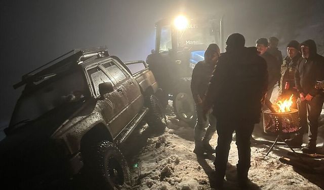 Burdur'da dağda mahsur kalan 4 kişi kurtarıldı