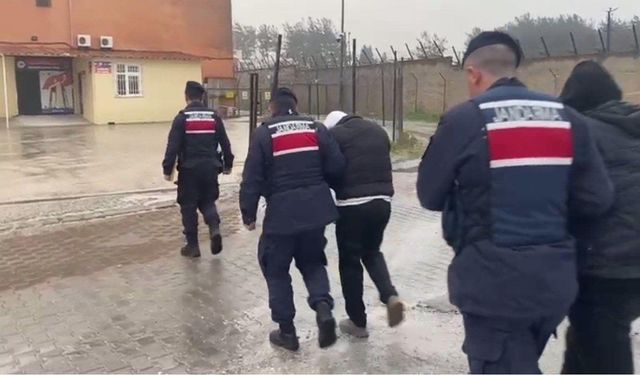 Çanakkale'de göçmen kaçakçılığı iddiasıyla yakalanan 3 zanlı tutuklandı
