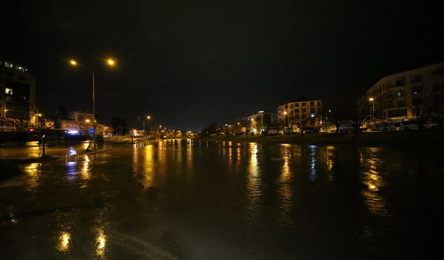 Çanakkale'de sağanak nedeniyle Kepez Çayı taştı, Sarıçay'ın debisi yükseldi