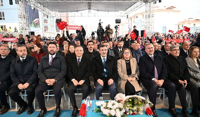 Cumhurbaşkanı Yardımcısı Yılmaz, Gaziantep'te konut kura çekilişi töreninde konuştu: