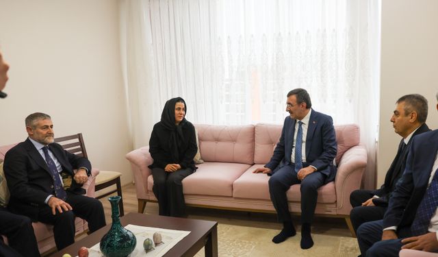 Cumhurbaşkanı Yardımcısı Yılmaz, Mersin'de şehit baba-oğulun ailesini ziyaret etti