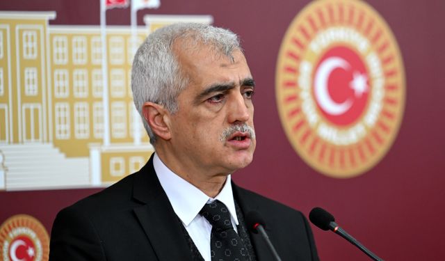 DEM Parti milletvekilleri Meclis'te basın toplantısı düzenledi