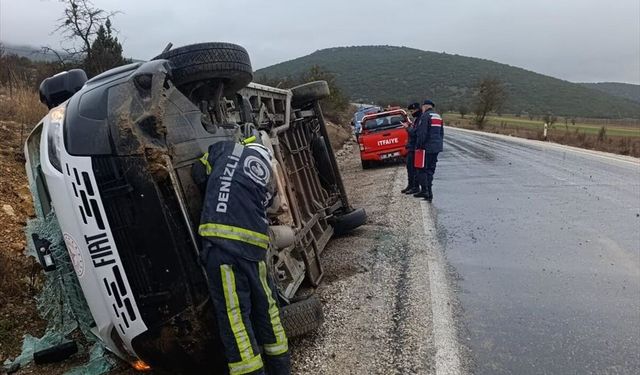Denizli'de diyaliz hastalarını taşıyan minibüsün devrildiği kazada 9 kişi yaralandı