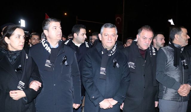 Depremde hayatını kaybedenler Adıyaman'da 'sessiz yürüyüş'le anıldı