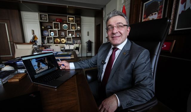 Dokuz Eylül Üniversitesi Rektörü Yılmaz, AA'nın 'Yılın Kareleri' oylamasına katıldı