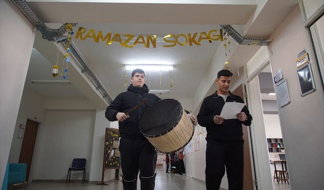 Edirne'de öğrenciler okullarında 'Ramazan Sokağı' oluşturdu