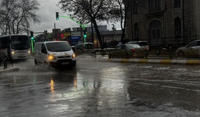 Edirne'de sağanak etkili oluyor