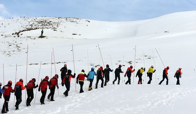 Erciyes'te 171 personelin katılımıyla çığ tatbikatı yapıldı