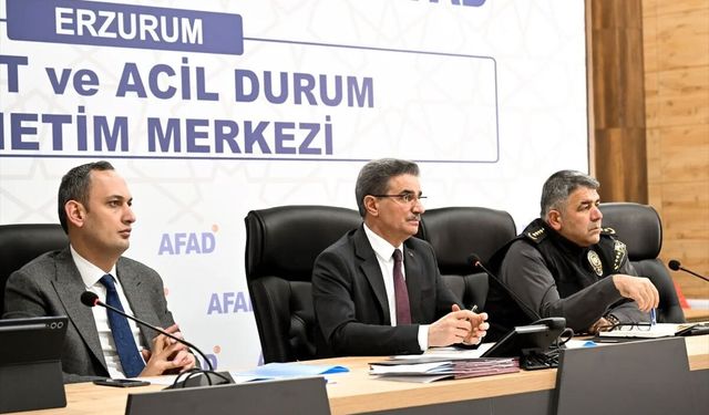 Erzurum, Ardahan ve Kars'ta kardan kapanan yolların açılması için çalışmalar sürüyor