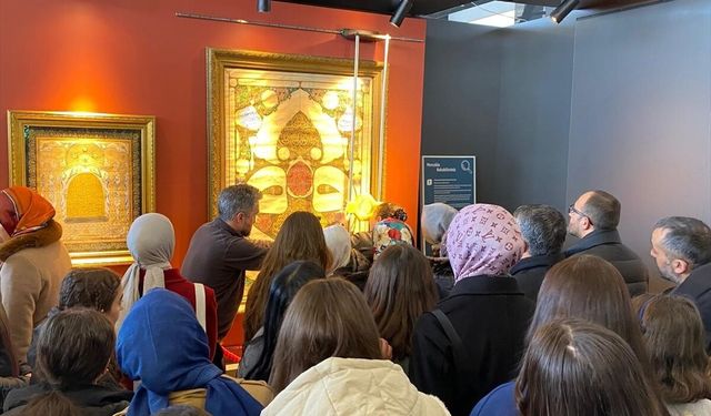 Erzurum'da devlet korumasındaki çocuklar kutsal emanetleri sergisini ziyaret etti