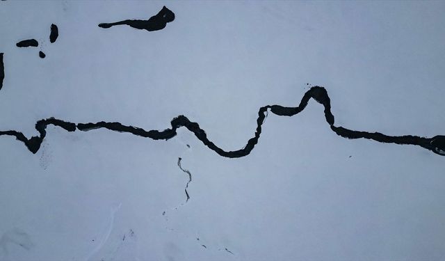 Erzurum'da karla kaplanan mendereslerde kış güzelliği