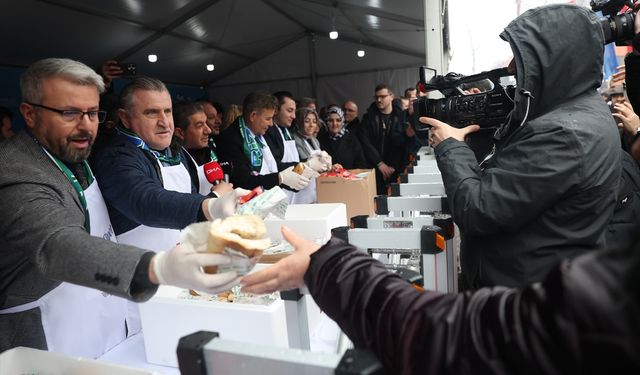 Esenler'de '11. Hamsi ve Horon Festivali' düzenlendi