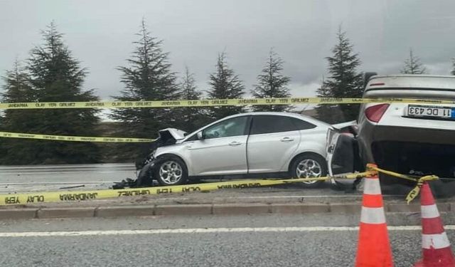 Eskişehir'de iki otomobilin çarpıştığı kazada 1 kişi öldü, 1 kişi yaralandı