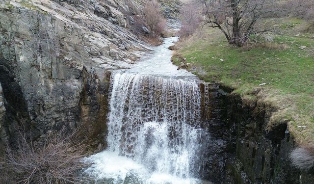 Evci Şelalesi eriyen kar ve yağmurla yeniden çağlamaya başladı