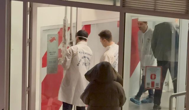 Fatih'te bankadan yaklaşık 112 bin lira çalan silahlı soyguncu kaçtı